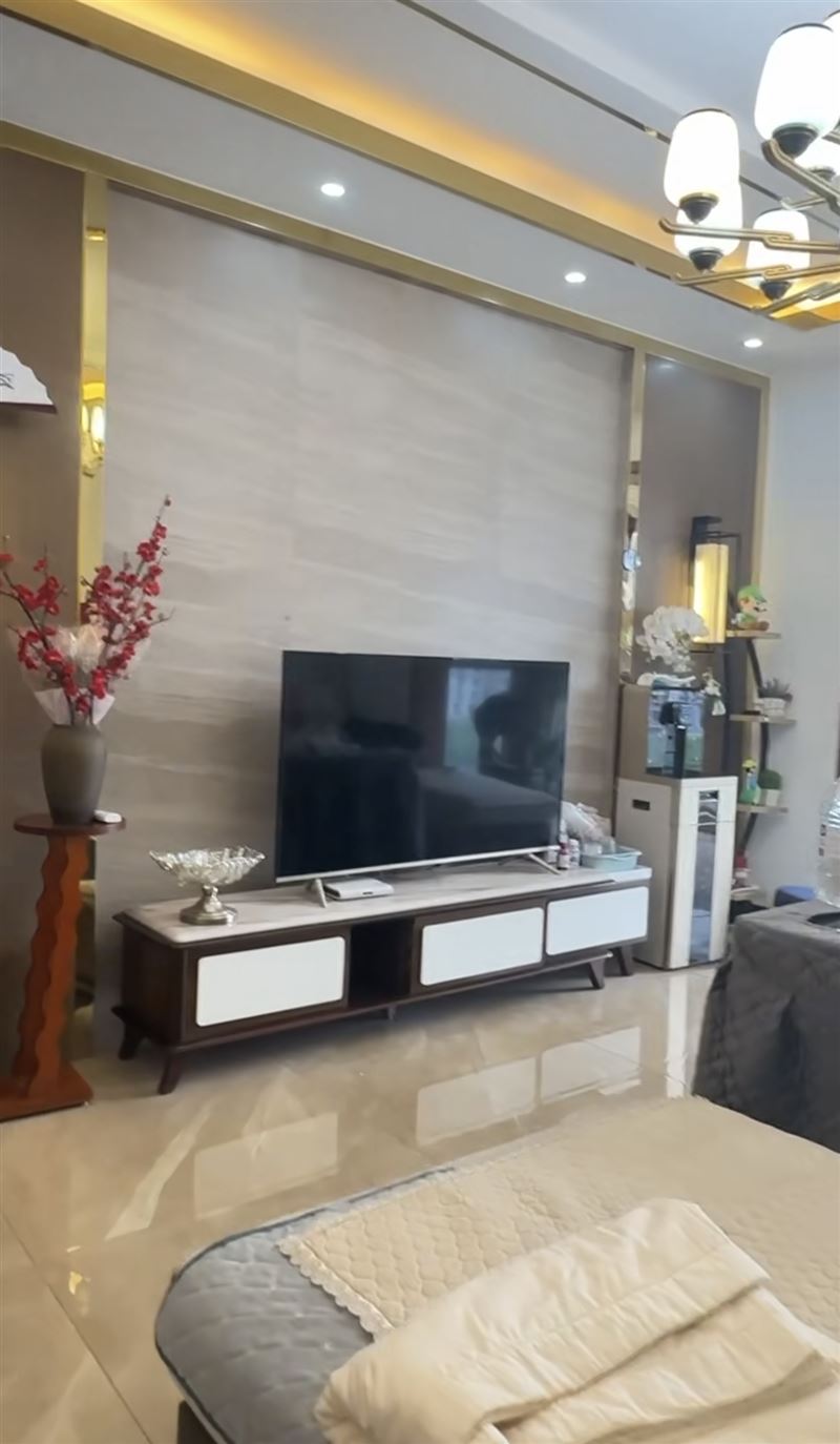 半岛水湾电梯房四室两卫急售中式装修 